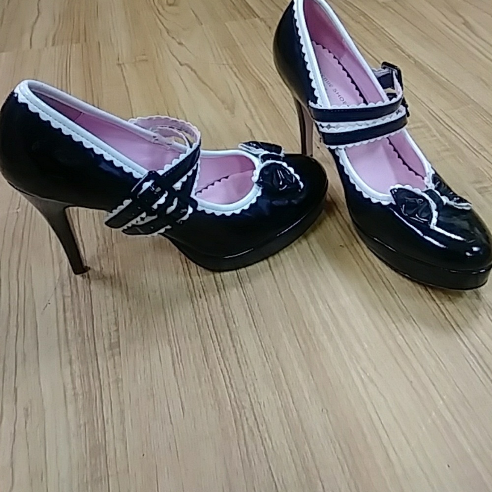 Ellie pumps